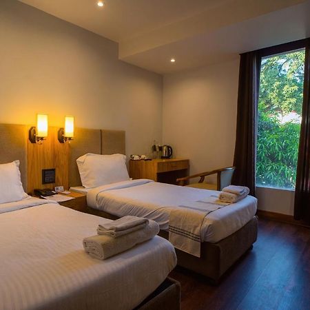 Emerald Hotel Āīzawl Extérieur photo