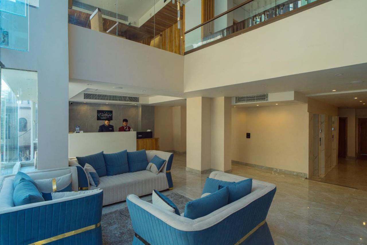 Emerald Hotel Āīzawl Extérieur photo