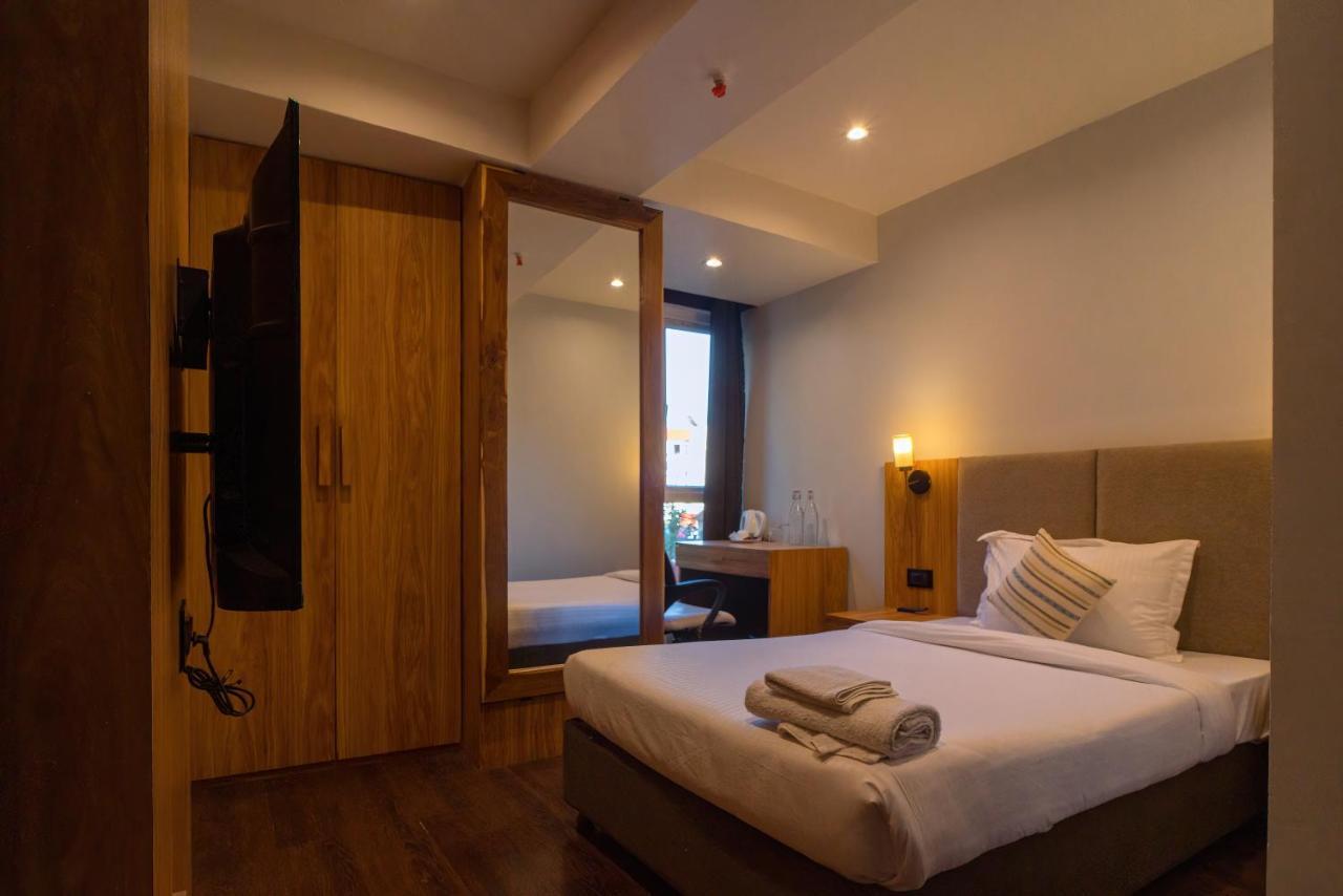 Emerald Hotel Āīzawl Extérieur photo