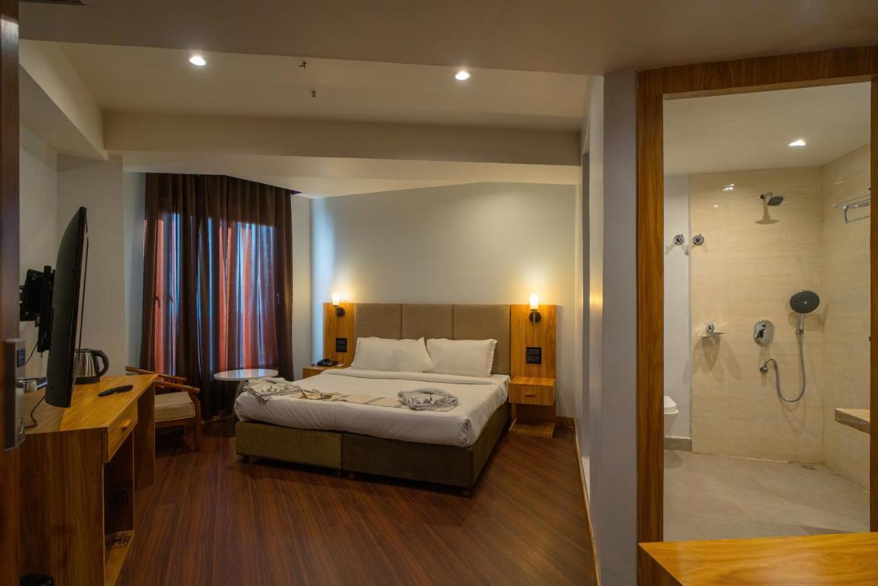 Emerald Hotel Āīzawl Extérieur photo