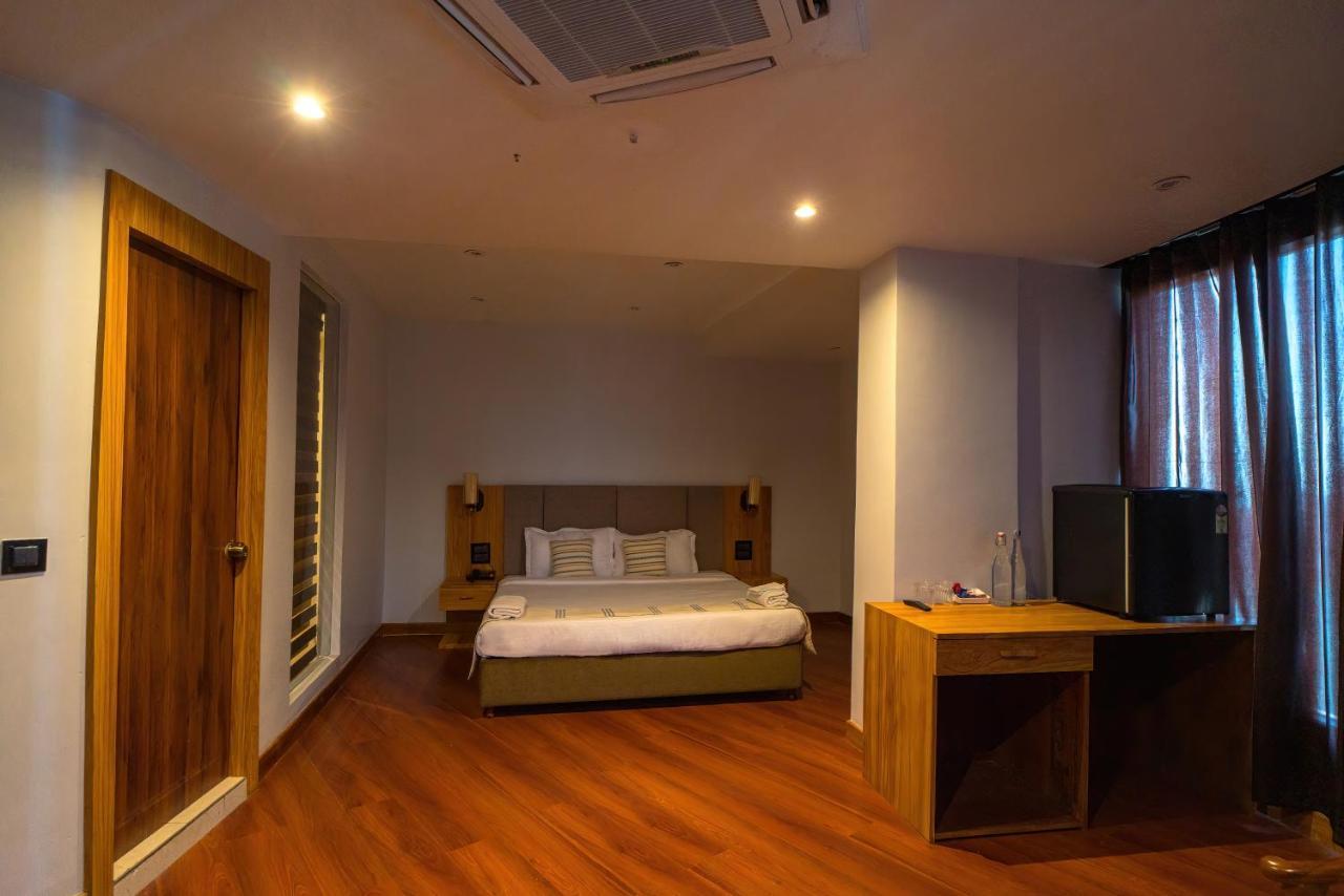 Emerald Hotel Āīzawl Extérieur photo