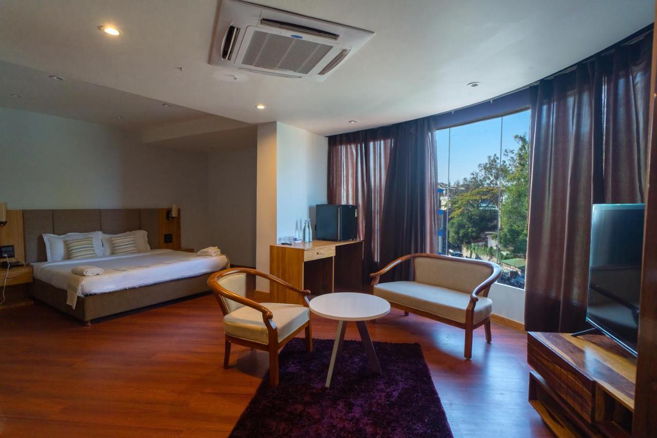 Emerald Hotel Āīzawl Extérieur photo