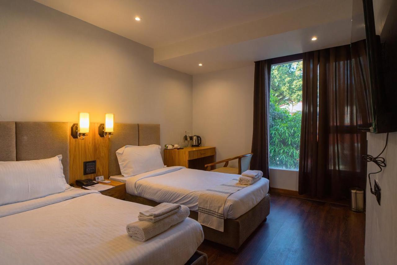 Emerald Hotel Āīzawl Extérieur photo